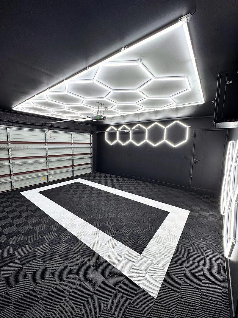 Black-walled garage with the Alpine White outline across a Jet Black ULTRAGRID chequer