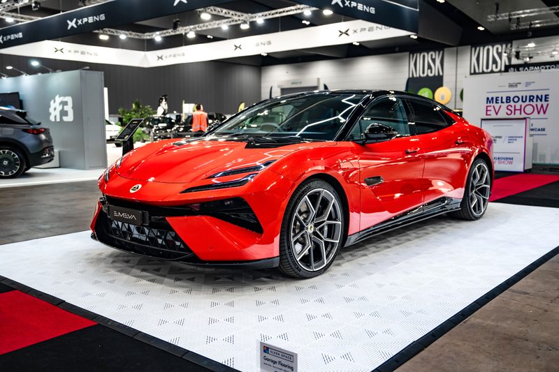 Lotus Emeya on ULTRACORE Alpine White tiles